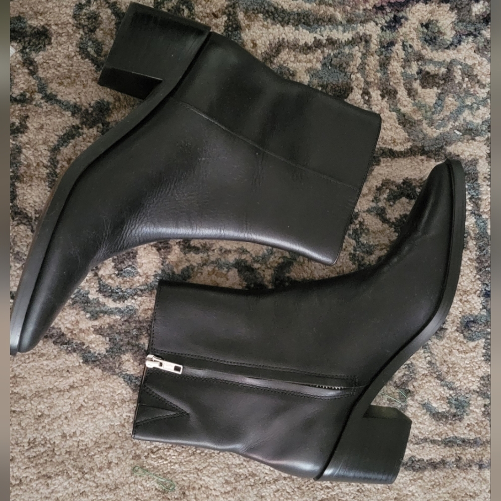 Elegant Black Ankle Boots - Picture 3 of 9